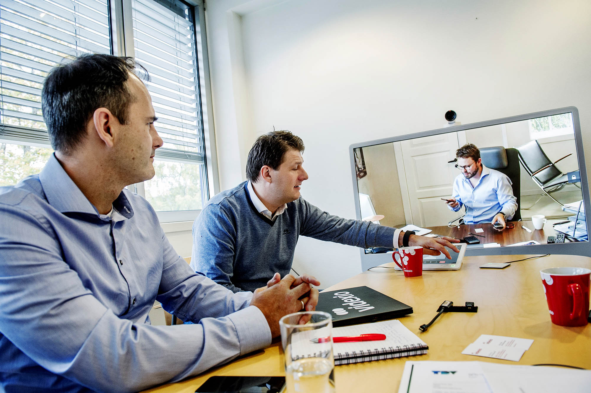 Oslo, 13/10/16. Videoselskapet Videxio er årets gasellevinner i Akershus. Fra venstre: medgründer og administrerende direktør Tom Erik Lia og medgründer og daglig leder Michel Sagen. Op videolink fra Stavanger er styreleder Kjell Skagen. Foto: Gorm K. Gaare